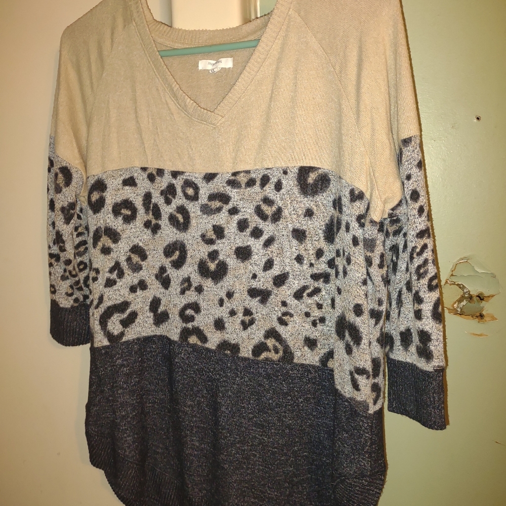 Woman's Maurices Leppard Color Block Round Hem Pullover